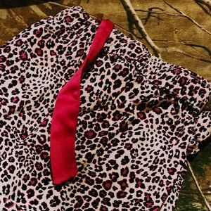 5/15.00 Secret Treasures Lounge capri Pants